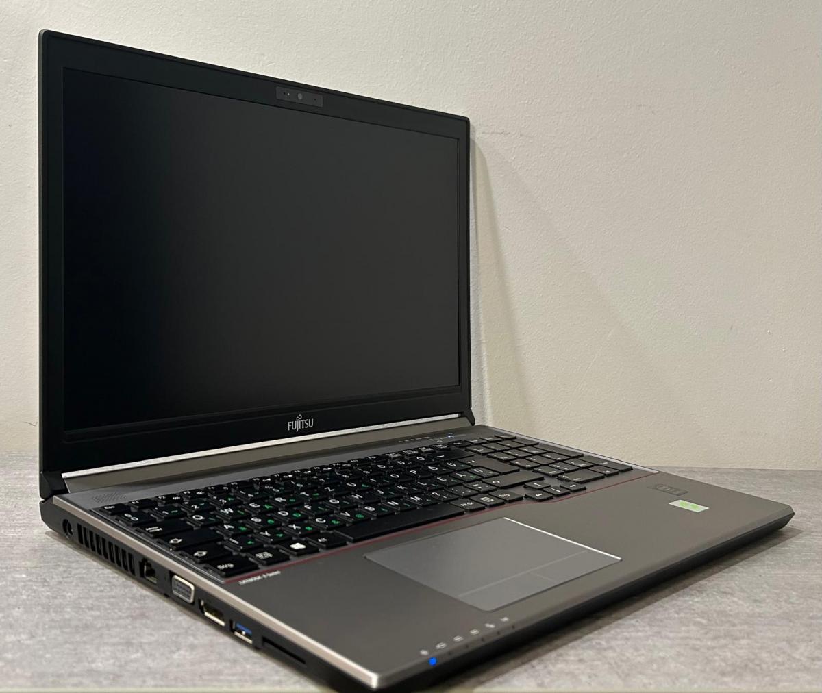 Fujitsu LIFEBOOK E744